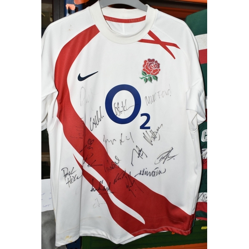 395 - A GROUP OF SPORTING ITEMS, SOME SIGNED, to include a signed Leicester Tigers rugby shirt, a signed E... 