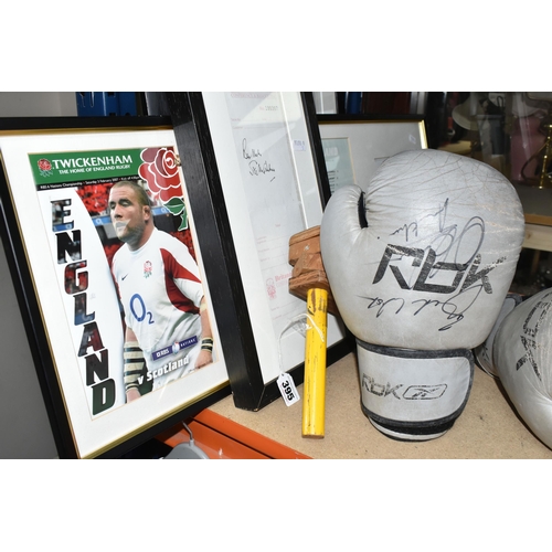 395 - A GROUP OF SPORTING ITEMS, SOME SIGNED, to include a signed Leicester Tigers rugby shirt, a signed E... 