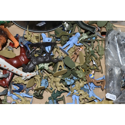 409 - A QUANTITY OF ASSORTED METAL AND PLASTIC FIGURES, to include approx. 1/32 scale Timpo and Airfix Sol... 