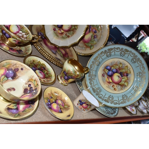 434 - A QUANTITY OF AYNSLEY 'ORCHARD GOLD' PATTERN CABINET PLATES AND TEA WARE, four boxed Aynsley 'Orchar... 