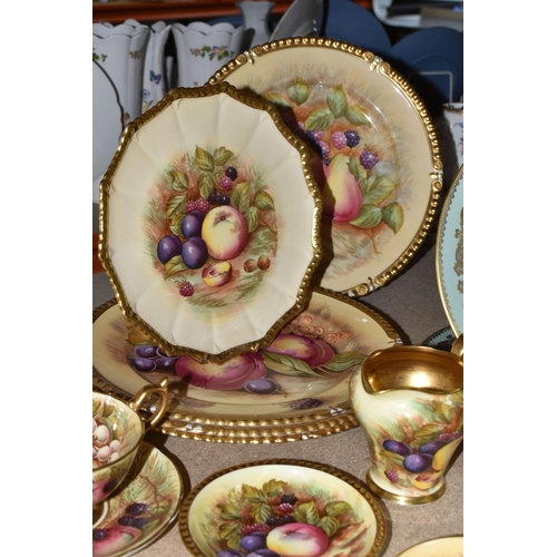 434 - A QUANTITY OF AYNSLEY 'ORCHARD GOLD' PATTERN CABINET PLATES AND TEA WARE, four boxed Aynsley 'Orchar... 