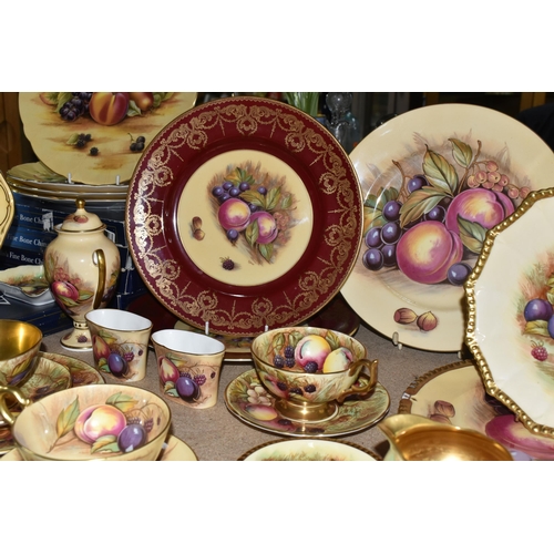 434 - A QUANTITY OF AYNSLEY 'ORCHARD GOLD' PATTERN CABINET PLATES AND TEA WARE, four boxed Aynsley 'Orchar... 