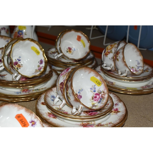 435 - A QUANTITY OF LATE 19TH/EARLY 20TH CENTURY HAMMERSLEY & CO. 'DRESDEN SPRAYS' PATTERN TEA WARE, patte... 