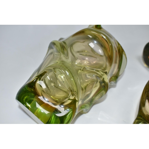 350 - THREE PIECES OF CZECHOSLOVAKIAN SKRDLOVICE GLASS, in amber and green (uranium) glass, comprising a t... 