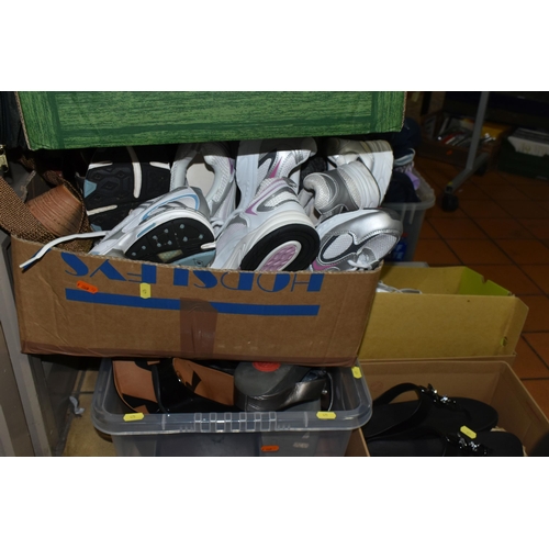 475 - FOUR BOXES AND LOOSE LADIES' SHOES AND BAGS, to include approximately six pairs of sandals/flipflops... 