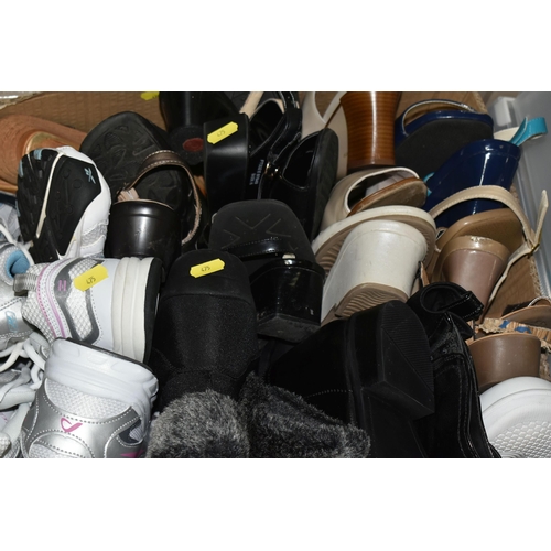 475 - FOUR BOXES AND LOOSE LADIES' SHOES AND BAGS, to include approximately six pairs of sandals/flipflops... 