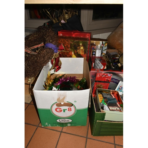 500 - TWELVE BOXES AND LOOSE CHRISTMAS DECORATIONS to include eight mid-century glass Christmas decoration... 