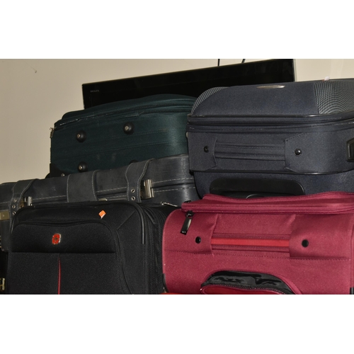 513 - ELEVEN MIXED SUITCASES to include a 43cm x 34cm x 23cm Swiss soft carry on case, a 67cm x 57cm x 24c... 