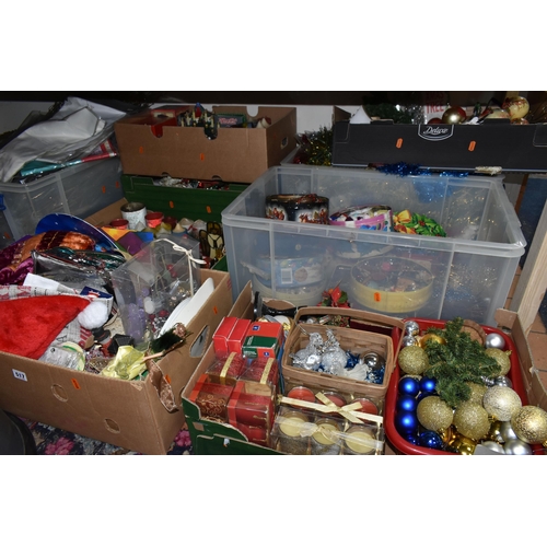 517 - EIGHT BOXES AND LOOSE CHRISTMAS DECORATIONS to include a box of tinsel in various colours, a large q... 