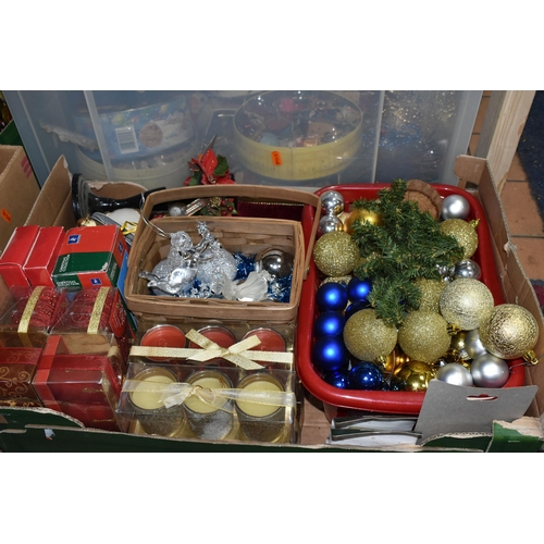 517 - EIGHT BOXES AND LOOSE CHRISTMAS DECORATIONS to include a box of tinsel in various colours, a large q... 