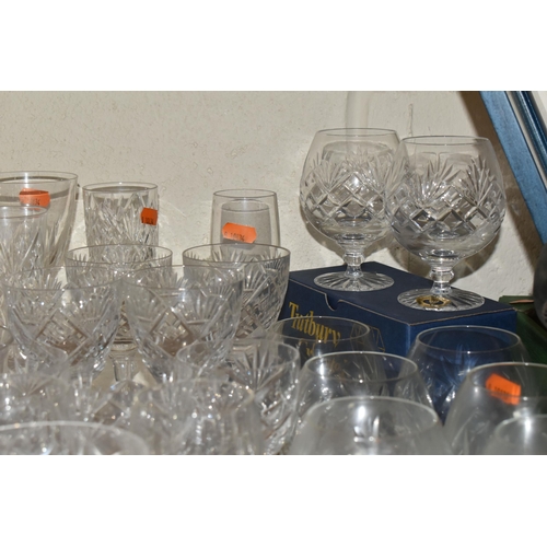 526 - A QUANTITY OF GOLFING RELATED GLASSWARE, comprising whisky tumblers, wine glasses, punch cups, desse... 