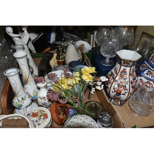 527 - TWO BOXES AND LOOSE CERAMICS AND GLASSWARE, to include a Crown Devon 'Fuchsia' vase 6111, a Wedgwood... 