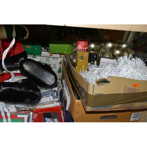 530 - NINE BOXES OF CHRISTMAS ORNAMENTS, comprising three boxed Christmas trees, Christmas wreaths, bauble... 