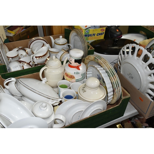 537 - FIVE BOXES AND LOOSE CERAMICS AND KITCHENWARE, to include a Noritake 'Loxley' pattern tea set, Royal... 