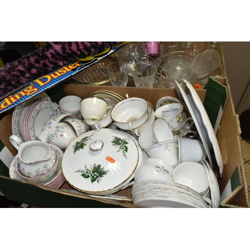 537 - FIVE BOXES AND LOOSE CERAMICS AND KITCHENWARE, to include a Noritake 'Loxley' pattern tea set, Royal... 