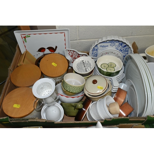 572 - THREE BOXES AND LOOSE CERAMIC ORNAMENTS AND KITCHENWARE to include seven JAJ Pyrex Chelsea oval shap... 