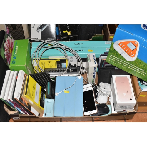 574 - FOUR BOXES AND LOOSE ELECTRICAL AND COMPUTING ITEMS to include two iPad minis, model A1489 in Slate ... 