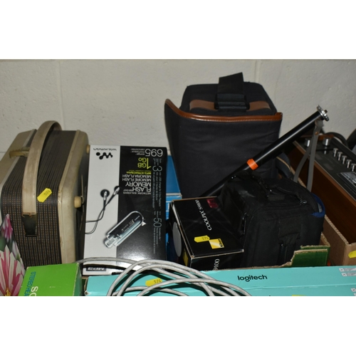 574 - FOUR BOXES AND LOOSE ELECTRICAL AND COMPUTING ITEMS to include two iPad minis, model A1489 in Slate ... 