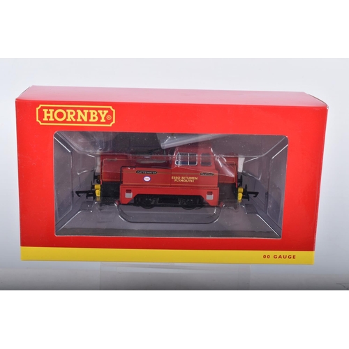 292 - FOUR BOXED OO GAUGE HORNBY MODEL RAILWAY LOCOMOTIVES, to a 4wDH Diesel Sentinel no. 19 in Green with... 