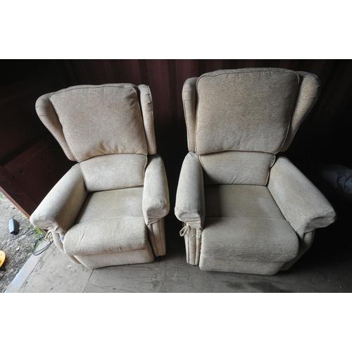 1313 - A PAIR OF BEIGE FLORAL UPHOLSTERED RISE AND RECLINE ARMCHAIRS (condition report: both PAT pass and w... 