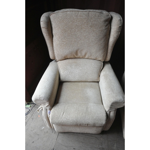 1313 - A PAIR OF BEIGE FLORAL UPHOLSTERED RISE AND RECLINE ARMCHAIRS (condition report: both PAT pass and w... 