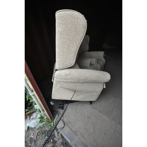 1313 - A PAIR OF BEIGE FLORAL UPHOLSTERED RISE AND RECLINE ARMCHAIRS (condition report: both PAT pass and w... 