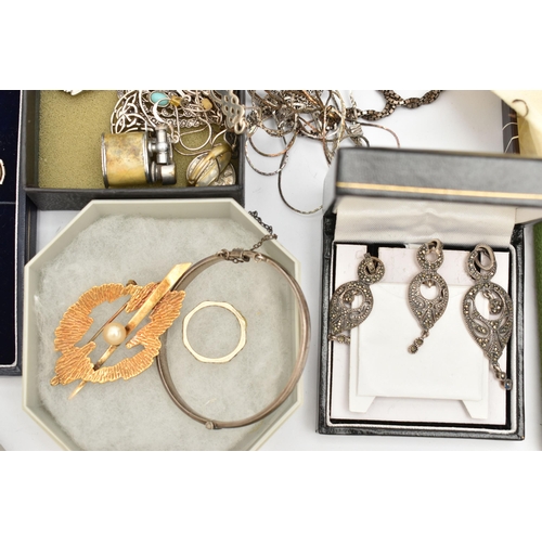 102 - ASSORTED WHITE METAL JEWELLERY AND OTHER ITEMS, to include a boxed silver hinged bangle, with foliat... 