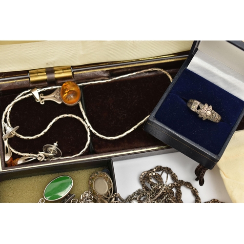 102 - ASSORTED WHITE METAL JEWELLERY AND OTHER ITEMS, to include a boxed silver hinged bangle, with foliat... 