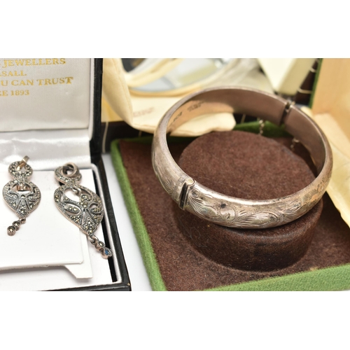 102 - ASSORTED WHITE METAL JEWELLERY AND OTHER ITEMS, to include a boxed silver hinged bangle, with foliat... 