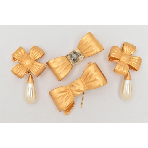 82 - A PAIR OF 'ELIZABETH ARDEN' EARRINGS AND A BROOCH, designed as bows with imitation pearl droppers, t... 