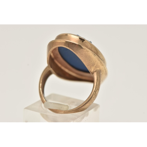 91 - A 9CT GOLD WEDGWOOD RING, large blue and white Wedgwood inlay, singed to the reverse, in a milgrain ... 