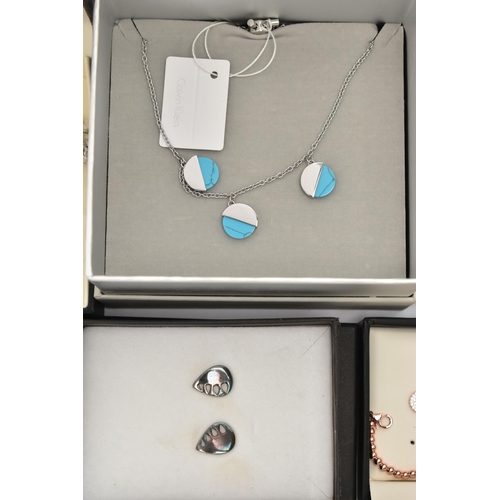 114 - AN ASSORTMENT OF JEWELLERY, to include two silver and gold plated 'Waterford' necklaces, fitted with... 