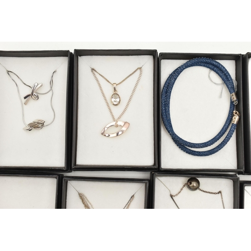 118 - AN ASSORTMENT OF SILVER AND WHITE METAL JEWELLERY, to include a large circular form pendant necklace... 