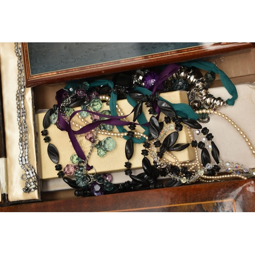 129 - A BOX OF ASSORTED COSTUME JEWELLERY AND ITEMS, to include various pieces of costume jewellery, jewel... 