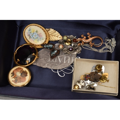 152 - A BOX OF ASSORTED COSTUME JEWELLERY AND JEWELLERY BOXES, to include a small white metal, blue and bl... 