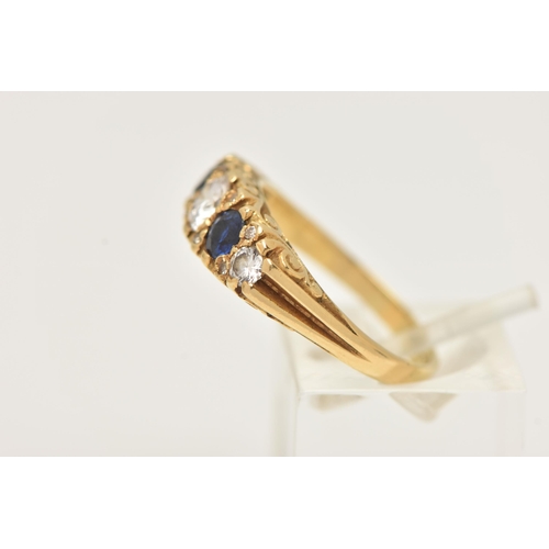 168 - AN 18CT GOLD DIAMOND AND SAPPHIRE RING, set with three graduating round brilliant cut diamonds, meas... 