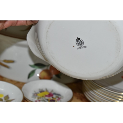 320 - A COLLECTION OF ROYAL WORCESTER TABLEWARE, comprising eight dinner plates, eight salad plates, eight... 