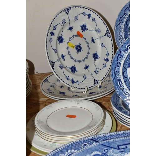 333 - A COLLECTION OF BLUE AND WHITE 'WILLOW' PATTERN TABLEWARE, comprising a large early 20th century mea... 