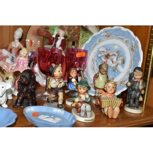 342 - A GROUP OF CERAMICS AND GLASSWARE, to include Royal Doulton figurines: Reverie HN2306, Top o'the Hil... 