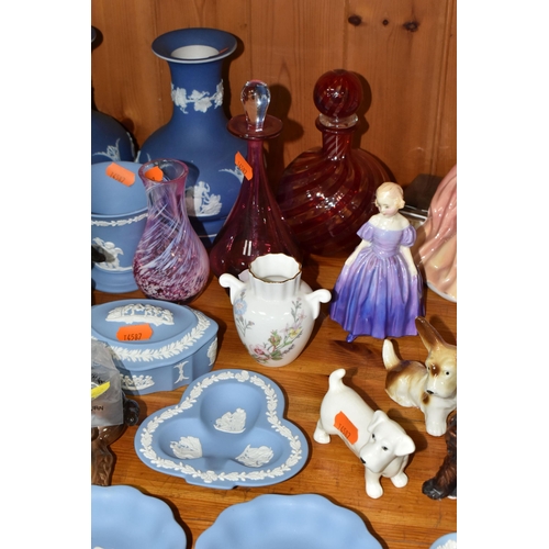 342 - A GROUP OF CERAMICS AND GLASSWARE, to include Royal Doulton figurines: Reverie HN2306, Top o'the Hil... 