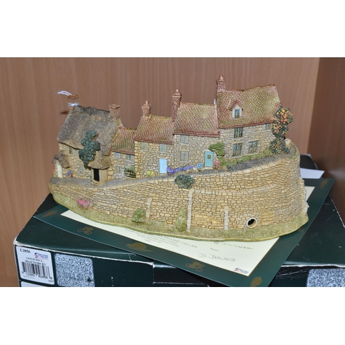 383 - A BOXED LILLIPUT LANE 'GOLD HILL, SHAFTESBURY' LIMITED EDITION SCULPTURE, L2886, with certificate nu... 