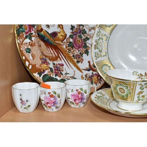 385 - A GROUP OF ROYAL CROWN DERBY, comprising five pieces of Green Derby Panel A1237: a teacup and saucer... 