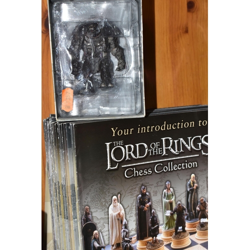 403 - A LARGE COLLECTION OF BOXED EAGLEMOSS 'LORD OF THE RINGS' FINAL BATTLE CHESS FIGURES AND CHESS BOARD... 