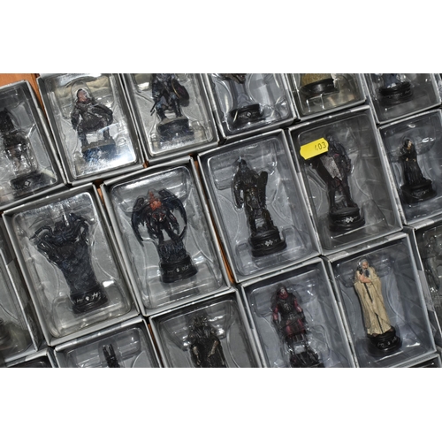 403 - A LARGE COLLECTION OF BOXED EAGLEMOSS 'LORD OF THE RINGS' FINAL BATTLE CHESS FIGURES AND CHESS BOARD... 