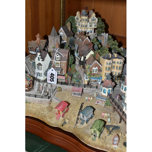 405 - A LIMITED EDITION LILLIPUT LANE 'BESIDE THE SEASIDE' SCULPTURE L2320, 0213/2000, with original box a... 