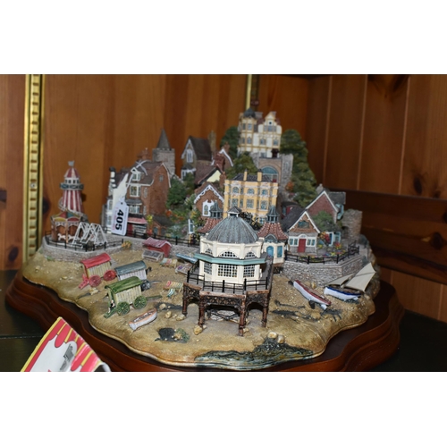 405 - A LIMITED EDITION LILLIPUT LANE 'BESIDE THE SEASIDE' SCULPTURE L2320, 0213/2000, with original box a... 