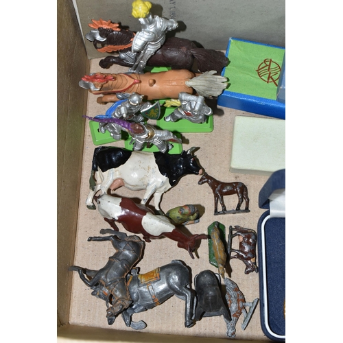 426 - ONE BOX OF VINTAGE JEWELLERY BOXES, TOYS AND EPHEMERA, to include a collection of approximately twen... 