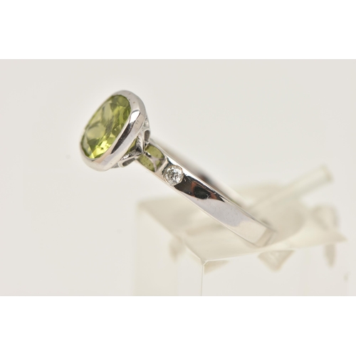 32 - A 9CT GOLD GEM SET RING, a cushion cut green stone assessed as peridot, bezel set in white gold, fla... 