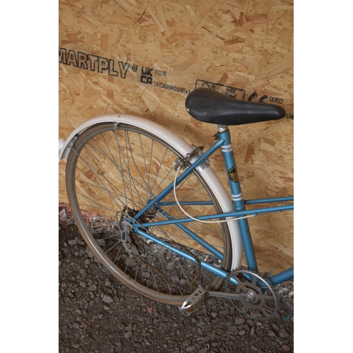 1009 - A PALE BLUE CARTWRIGHT LADIES BIKE, with a 22   frame (condition report: chain rusted)