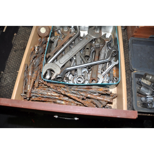 1079 - THREE TRAYS AND A TOOLBOX CONTAINING AUTOMOTIVE AND OTHER TOOLS including a Dremel Versaflame, meter... 